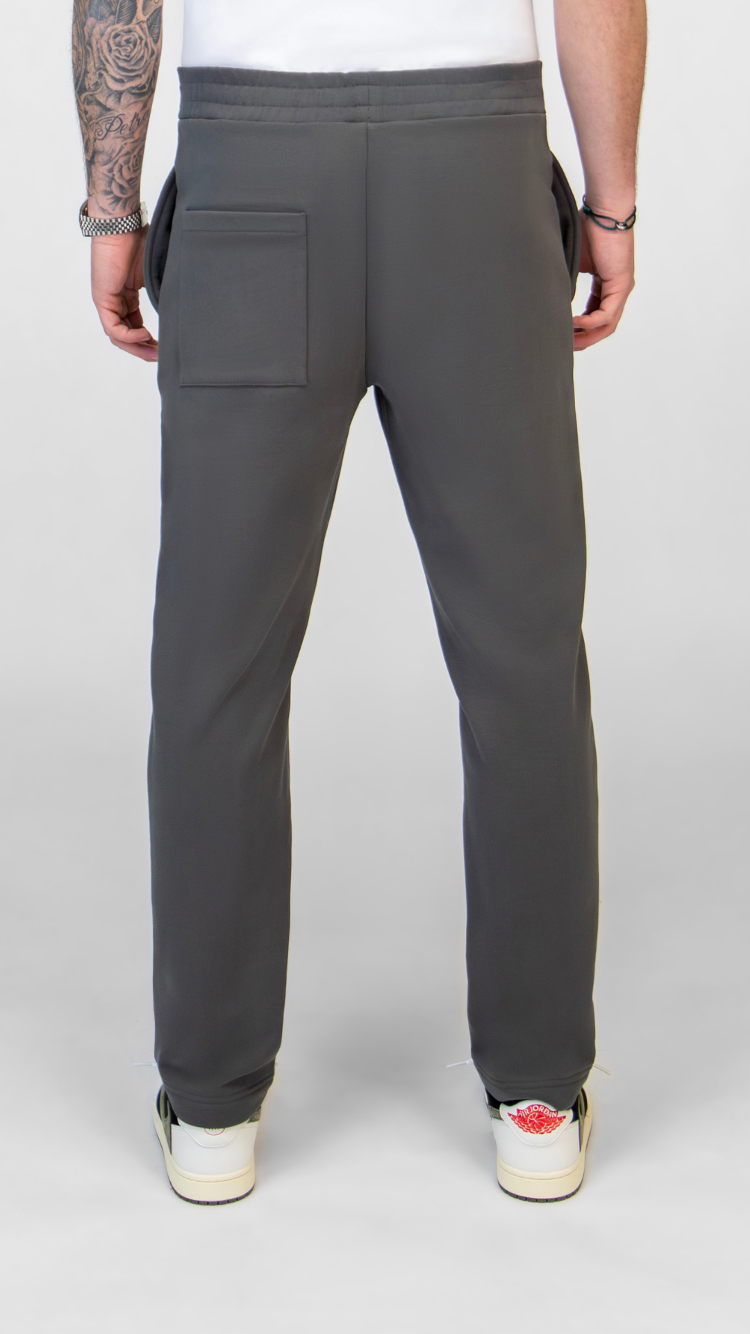 MB ESSENTIALS PANTS | DARK GREY