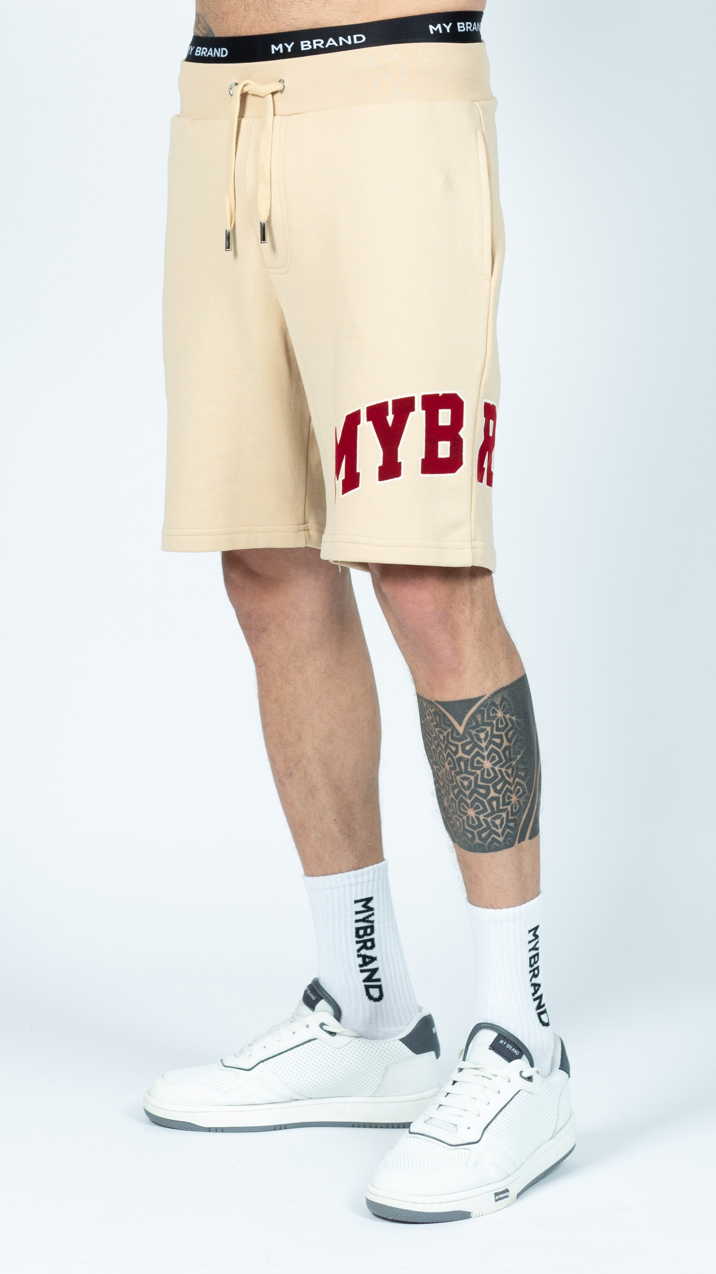 MYBRAND Bold Emblem Short | OFF-WHITE